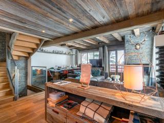 Appartement-chalet de standing avec cheminée et hammam, idéalement situé sur le front de neige de Val d'Isère - FR-1-694-9 - 1