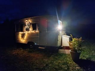Caravane Vintage Atypique avec jacuzzi à la campagne - Sauvessanges - 7