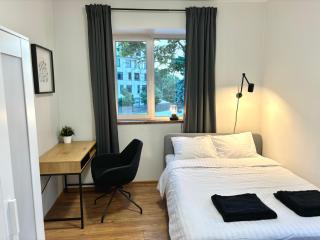 Central City Stay, 3-Bedroom & Free Parking! - Tallinn - 8