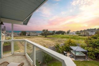 Coastal Dream - 2 Blocks to ocean, steps to beach, hot tub, coastal trail, BBQ - 0