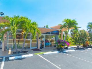 Warm Mineral Springs Motel - North Port - 0