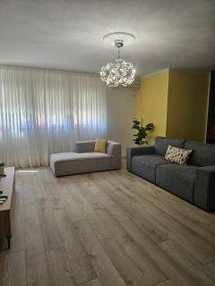 Spacious Modern Apartment in Prime Tirana Location - Tirana - 1