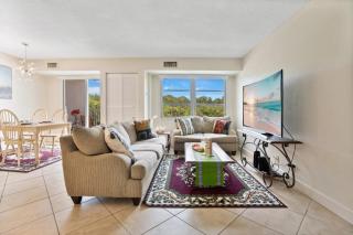 Charming Apartment with Balcony & Pool Views - 8