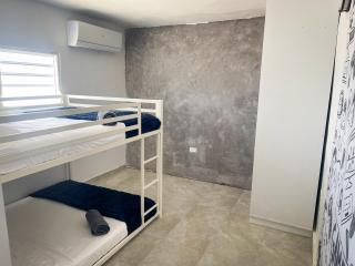 Perfect Group Retreat for 10 Near Beach & Airport - Carolina - 9