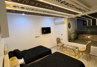 Golden Pyramids View Inn - 9