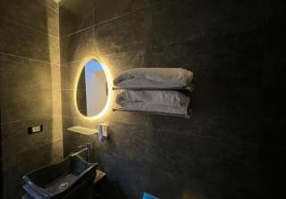 Golden Pyramids View Inn - 1