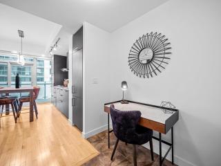 Delta Suites - In Downtown Toronto, Opposite Scotiabank Arena, CN Tower, Rogers Centre & MTCC - 1