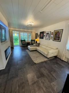 3BR Luxe Family Holiday Home with Private Jacuzzi in Espoo - 1