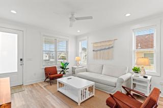 Steps From Beach & Boardwalk, Ocean Views with 5 Decks, 3 Cars - Seaside Heights - 9