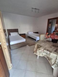 Aleko Guest House - Gjirokastër - 8