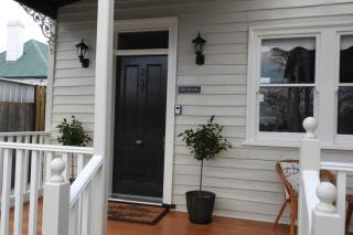 Warm Inviting, and Luxurious The Manor - Sandy Bay - 1