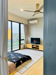 Huge City View balcony - Netflix - 4