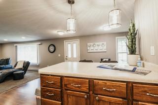 Indoor Hot-Tub! Spacious & Updated MQT Township Home! - Marquette - 7