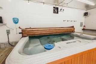 Indoor Hot-Tub! Spacious & Updated MQT Township Home! - Marquette - 2