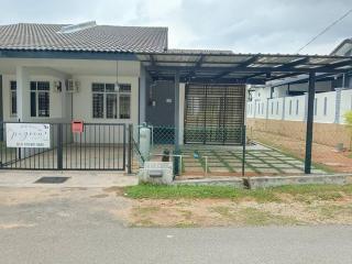 Cozy, Spacious Gambang Homestay - Gambang - 6