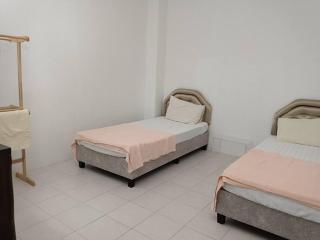 Cozy, Spacious Gambang Homestay - Gambang - 5