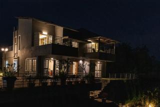 CosmicStays Grey Stone Villa Mountain & Dam View - 0