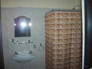 Room in BB - Double Room With Balcony in the heart of Accra - Accra - 3