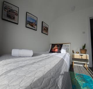 Spacious 4-Bed Home Free Parking, Private Garden - EcuaStay - 2