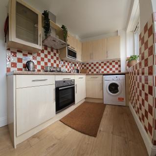 Ecua Stay - East London Serviced Luxury Accommodation - 4 Bed House with Garden and parking - 6