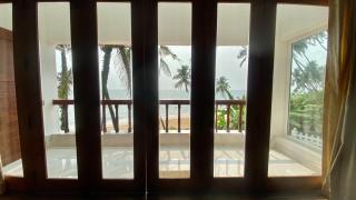 Willo Stays On the beach Sea view Ocean Hues holiday home - Kannur - 6