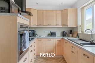 Vibrant 2-bed Home in Nottingham by Renzo, Free Driveway Parking, Sleeps 6! - Nottingham - 2