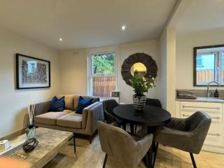 Unique 2BR 1BA Flat in Croydon - 0
