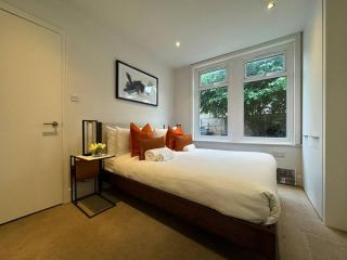 Unique 2BR 1BA Flat in Croydon - South Norwood - 2