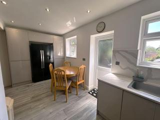 Luxurious House in Luton with free parking - 2