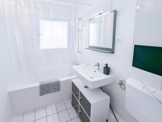 ALFA Apartment Esslingen City Altstadt nahe Stuttgart Messe I 3 Zimmer 4 Betten I Bad I Küche l WIFI & SmartTV I 3BR 4Beds I Bathroom I Kitchen - 6