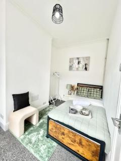 Home Sleeps 5 CityCen Free Park - Birmingham - 5