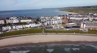 Ocean Breeze Apartment - Portrush - 7