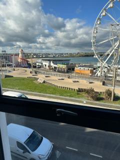 Ocean Breeze Apartment - Portrush - 8