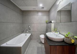Q-White Crescent - Cochin - 3