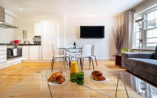 Spacious Apartment with a balcony in Prime Location in Farringdon - Londra - 4