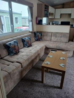 Lovely 6 Berth Caravan With Decking Nearby Scratby Beach Ref 50017B - Great Yarmouth - 4