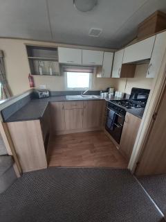 Lovely 6 Berth Caravan With Decking Nearby Scratby Beach Ref 50017B - 3
