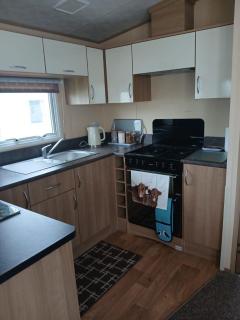 Lovely 6 Berth Caravan With Decking Nearby Scratby Beach Ref 50017B - Great Yarmouth - 2