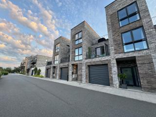 Beautiful Newbuild 5 bedroom Town House - Chelmsford - 0