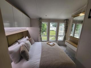 Stunning 6 Berth Caravan With Decking At Valley Farm Holiday Park Ref 46682B - Great Clacton - 1