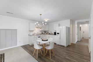 Cozy Retreat, Serene 4BR Ranch - Burlington - 4