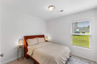 Cozy Retreat, Serene 4BR Ranch - Burlington - 1