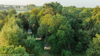 Ecolodges de rêve dans un château de conte de fées - Les-Trois-Moutiers - 0