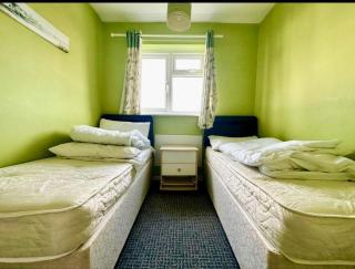 Superb Chalet, Sleeps 8, Nearby Hemsby Beach In Norfolk Ref 18193B - Hemsby - 3