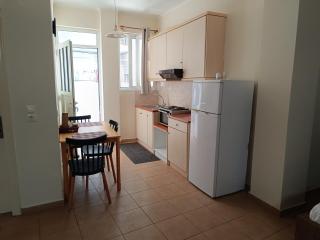 Διατίθεται Γκαρσονιέρα - 3