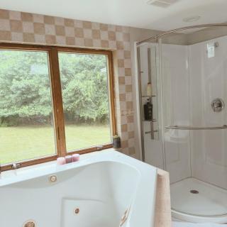 Quiet Cozy Stay Spacious Home Near Beach & Shops - Hamden - 2