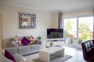 Large Family Home with Free Parking - 3