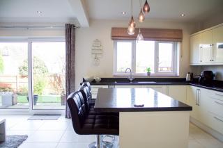 Large Family Home with Free Parking - 2
