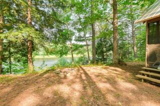 Riverfront Greenbush Studio with Porch and Views! - 8