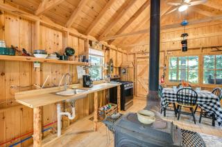 Riverfront Greenbush Studio with Porch and Views! - - 6